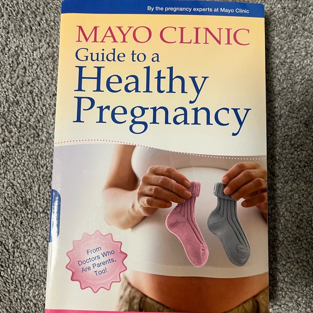 Mayo Clinic Guide to a Healthy Pregnancy - 3 Book Minimum